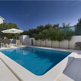 3 Bedroom Villa with Pool, Terrace and Sea Views near Vinisce, Sleeps 7